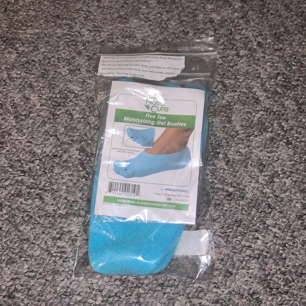 👙NEW Natracure Five Tow Moisturizing Gel Booties